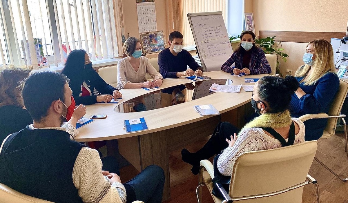 В Курской области детский омбудсмен и НКО по вопросам помощи семьям подписали соглашение о сотрудничестве