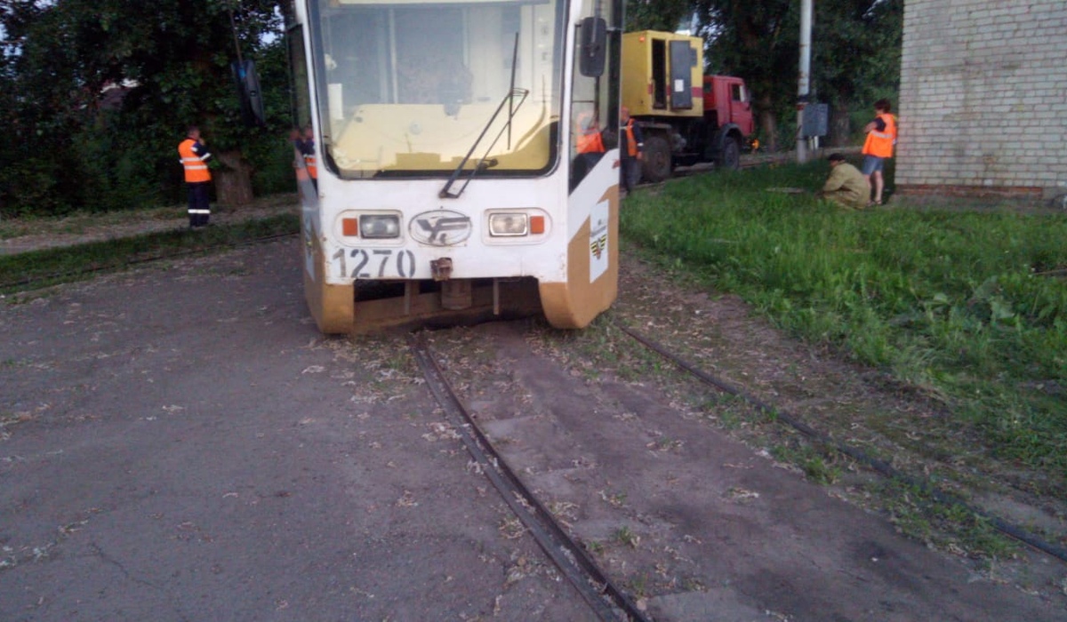 В Курске с рельс сошел трамвай