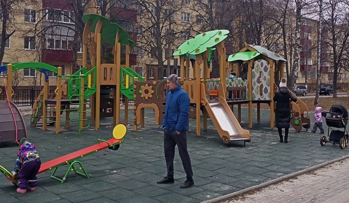 В Курске установили вторую детскую площадку от губернатора Тульской области